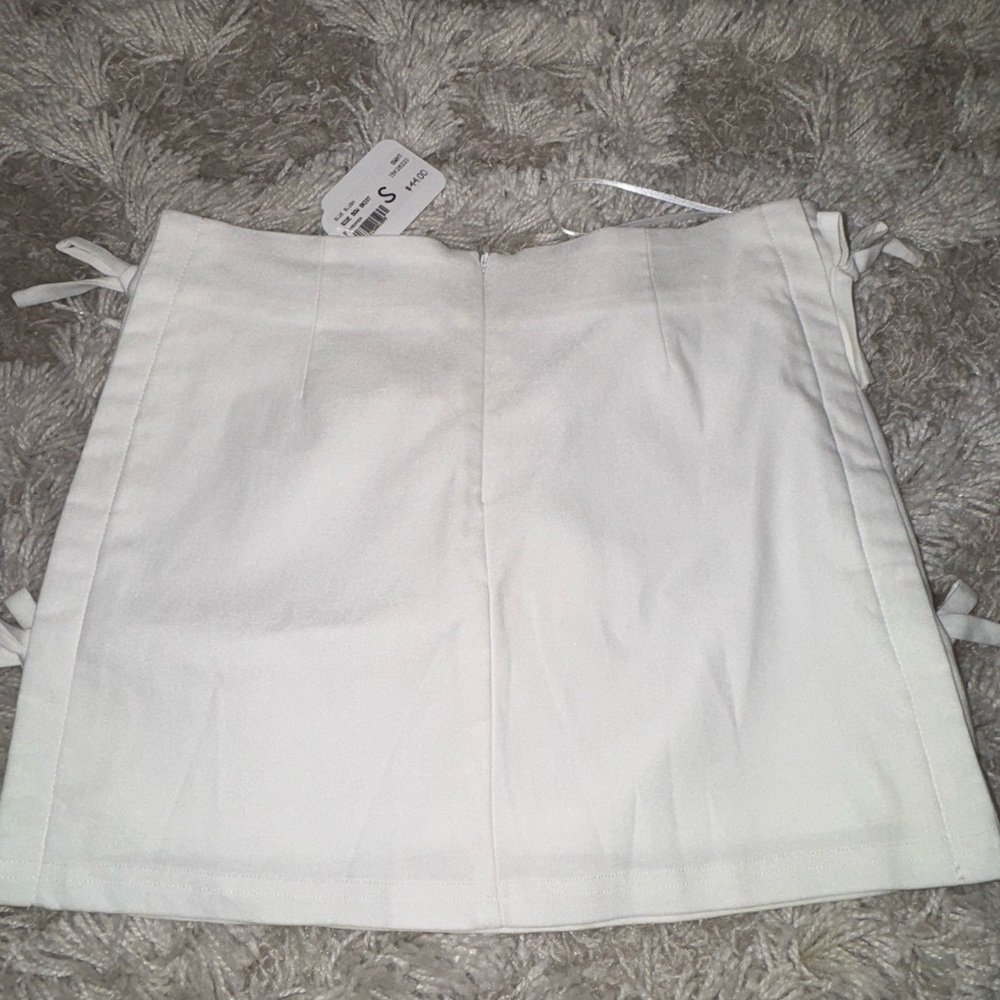 WHITE MINI SKIRT